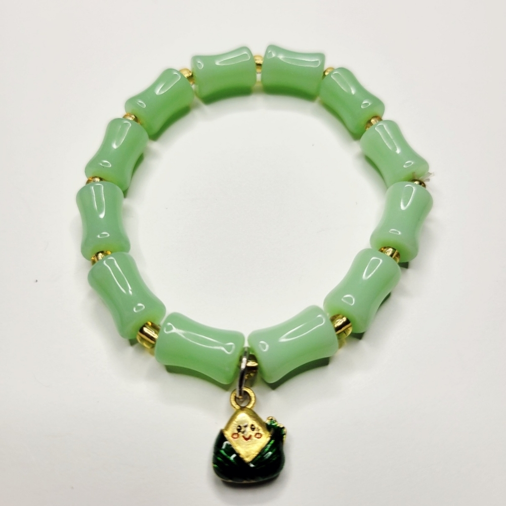Super Cute Green And Gold Color Bamboo Glass Asian Smiley Charm Stretch Bracelet - Picture 4 of 5
